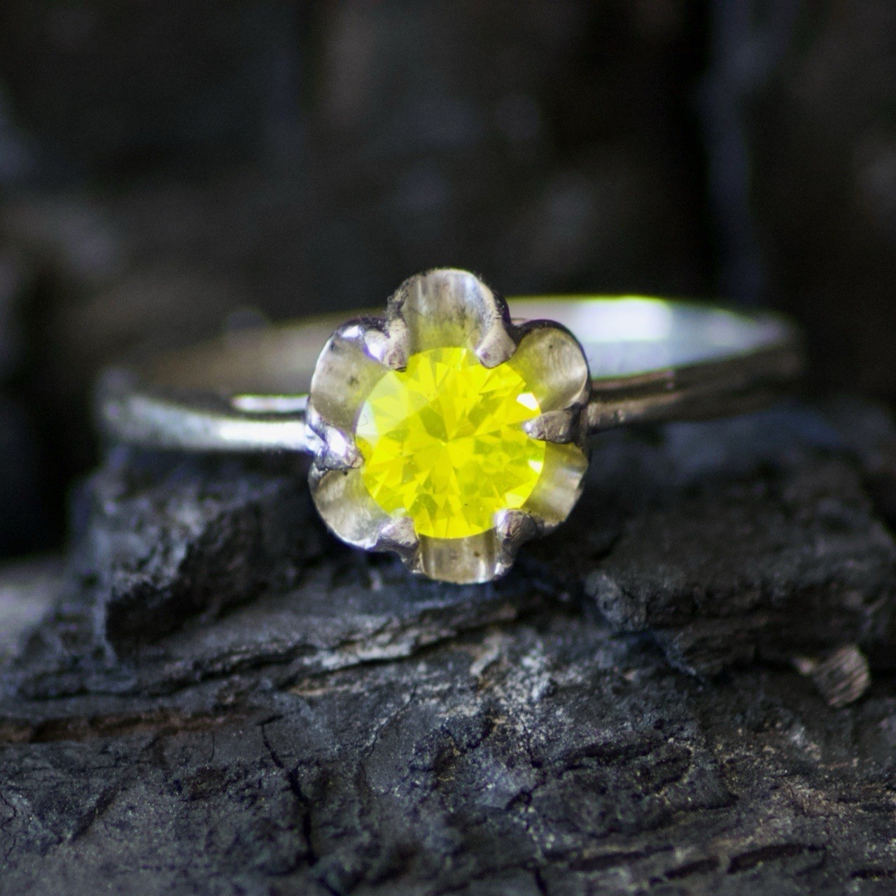 Size 6.25 14k UV Reactive YAG Yttrium Aluminum Garnet White Gold Ring