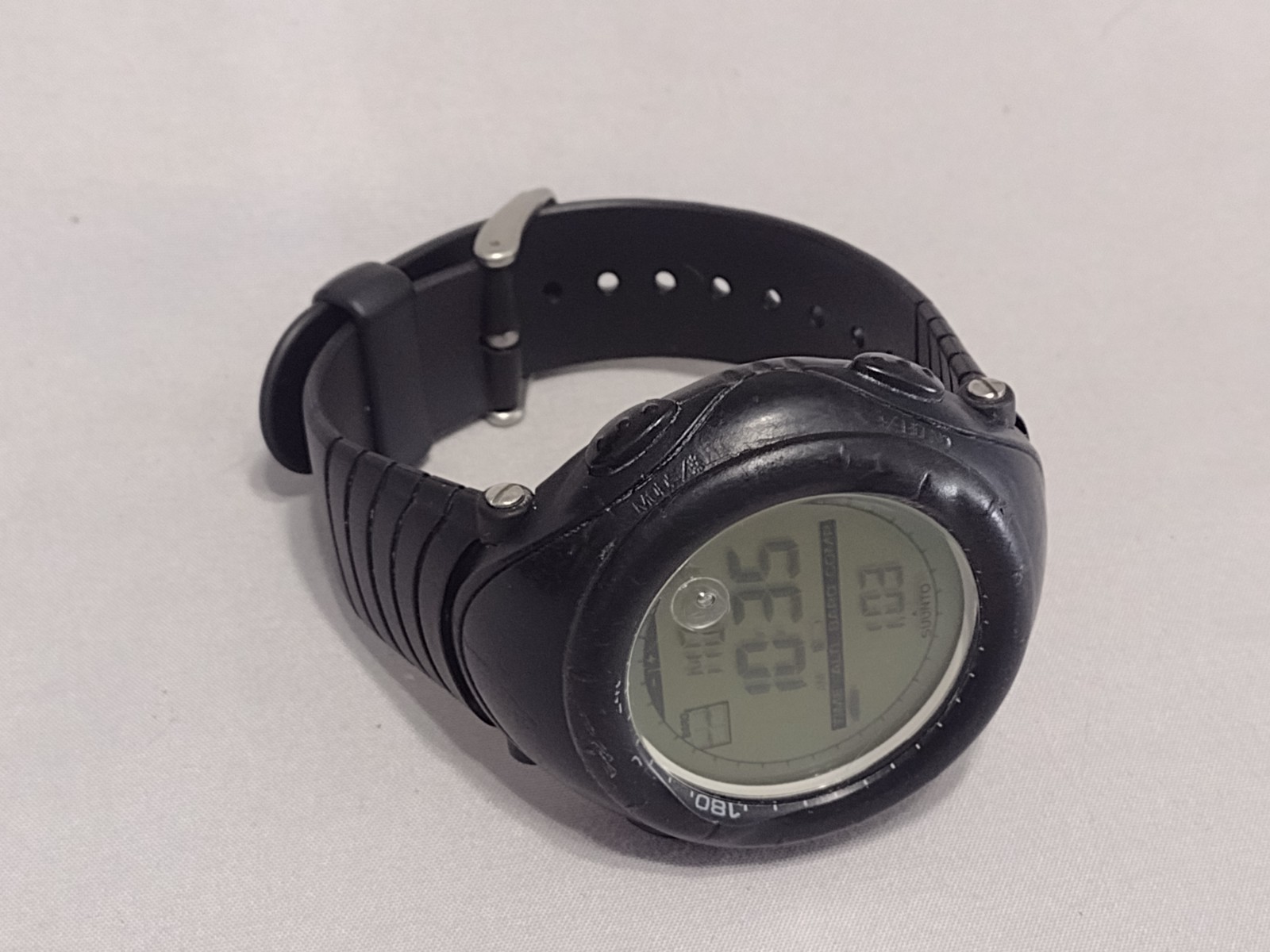 Men’s SUUNTO Digital Outdoor Sport Watch w/ New Battery – Works Great! 2430f