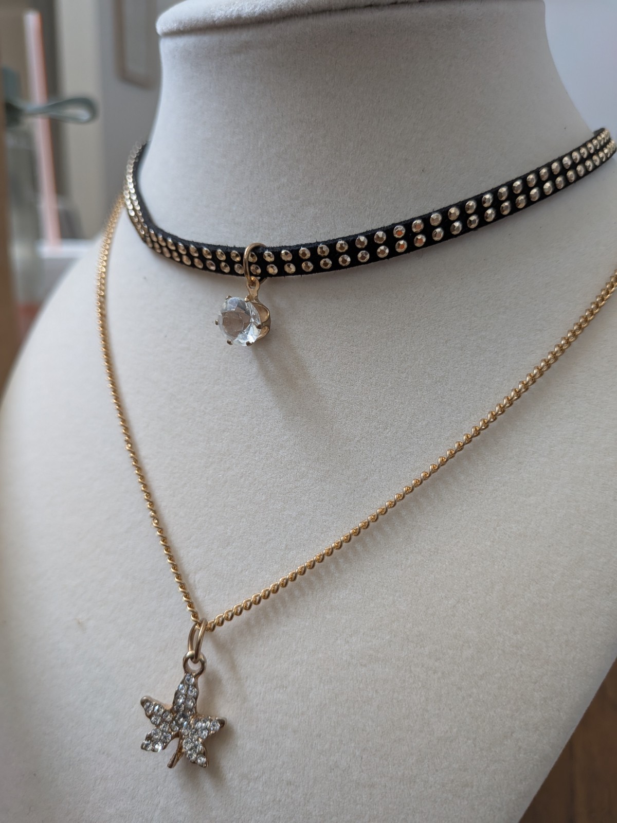 layered black choker w/ gold tone chain necklace w/ rhinestone maple leaf pendan
