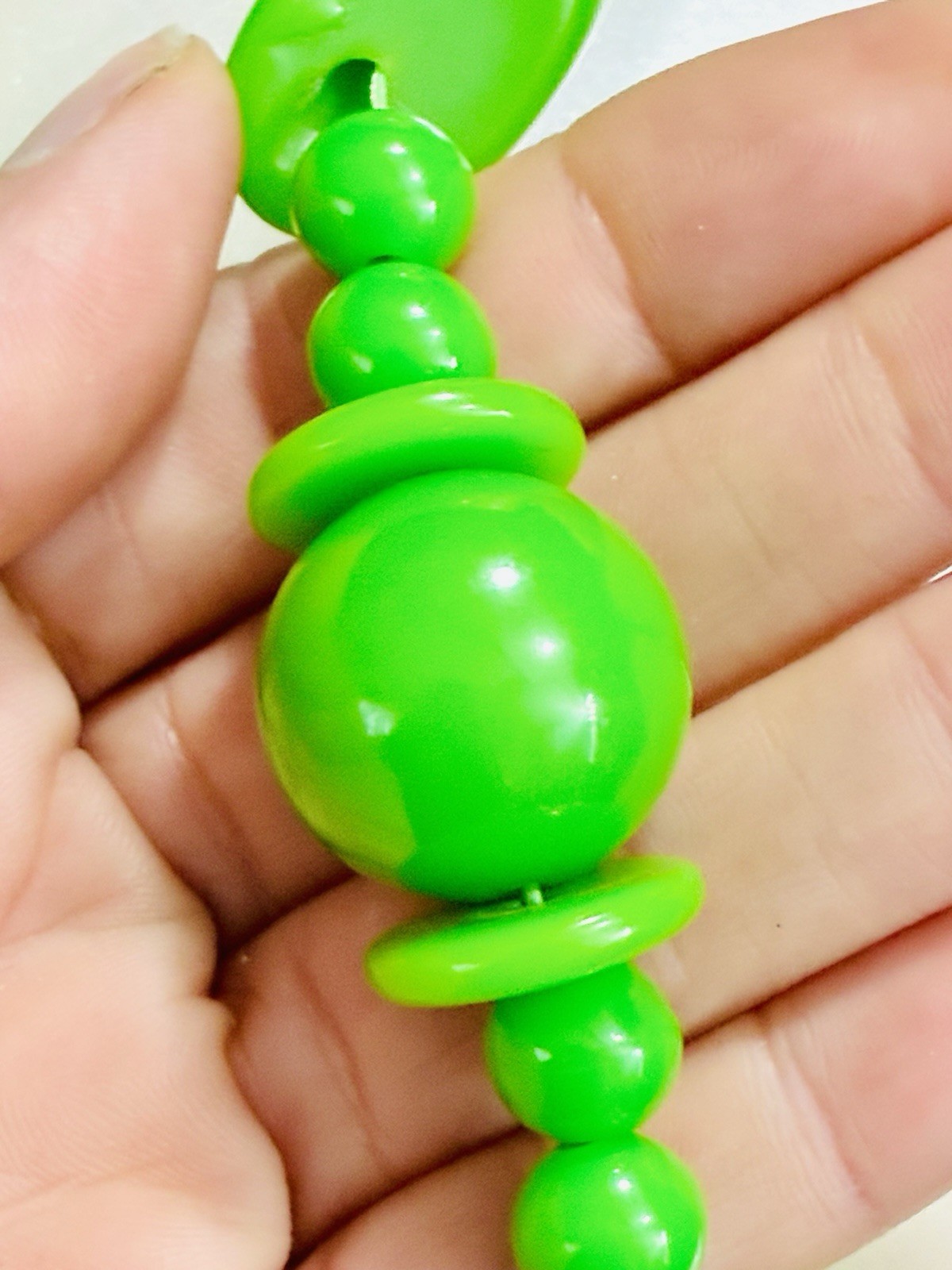 Green Plastic Beaded Statement Necklace, Round Pendant, Adjustable, No Stone