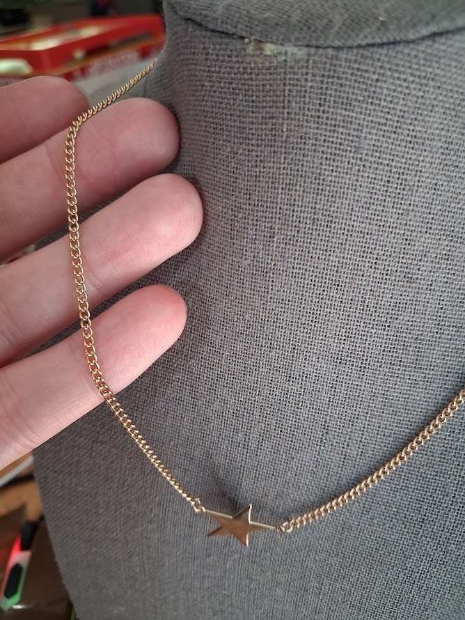 15 inch Avon Star necklace