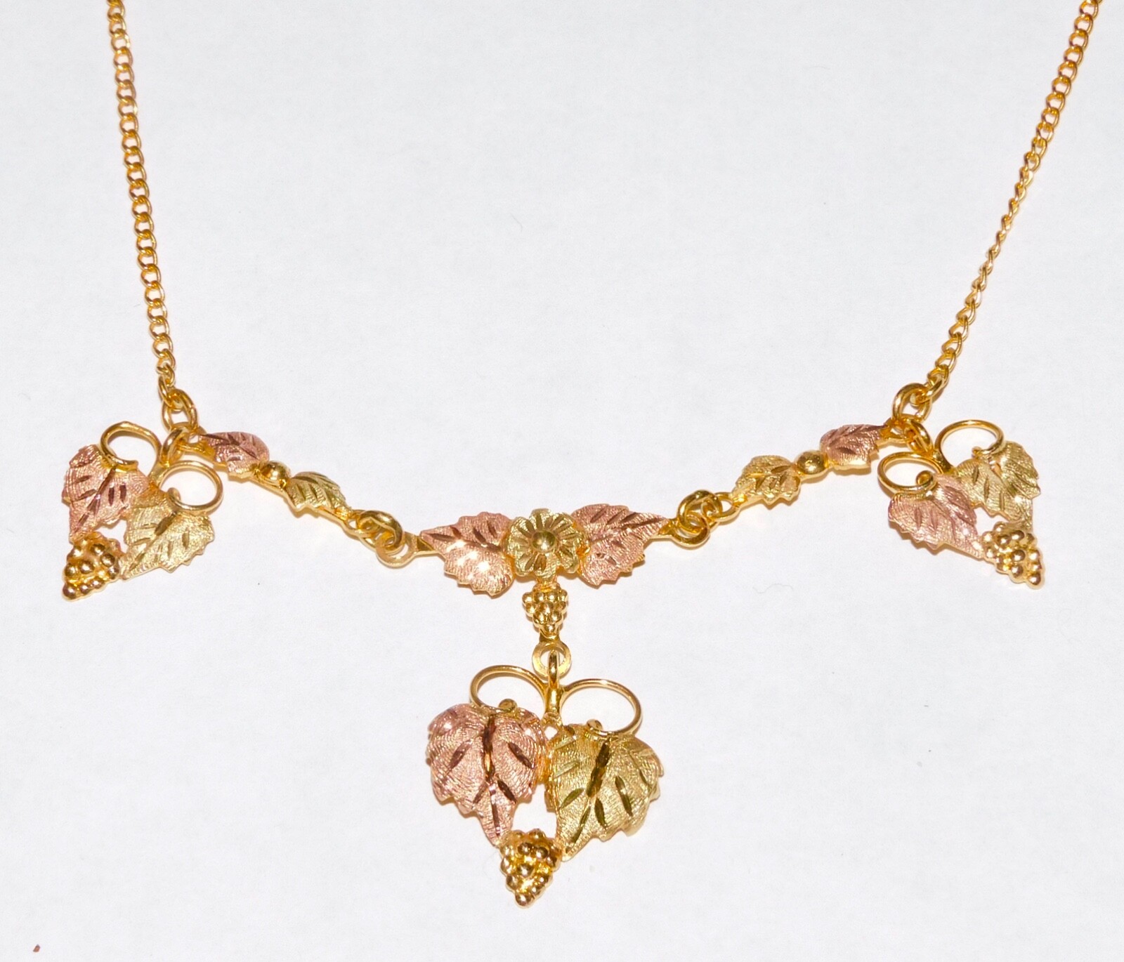 Black Hills Gold Classic 10k Three Section Fixed Pendant Leaves Necklace