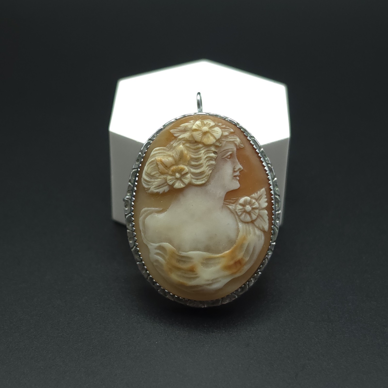 Antique Art Deco Hand Carved Shell Cameo Pendant Brooch Floral Lady Silver Tone