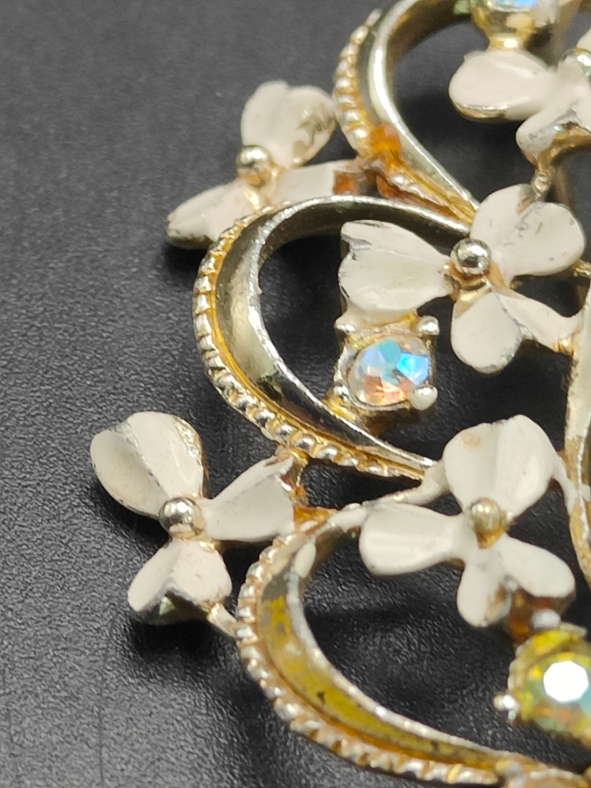 Vintage White Enamel Floral Brooch Gold Tone Aurora Borealis Pin 5cm