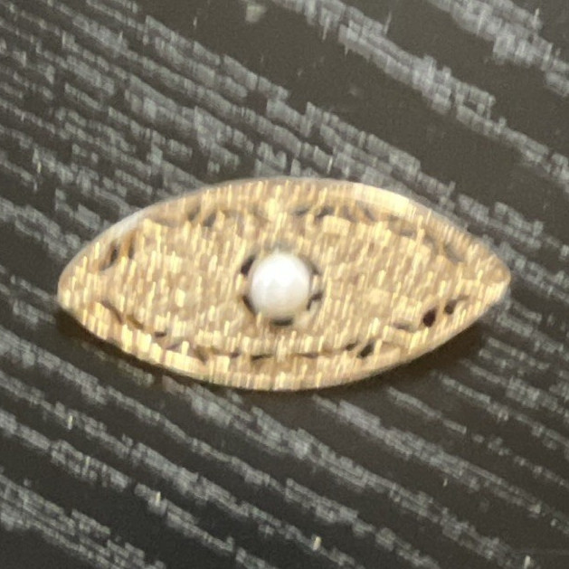 Gold Tone Metal Marquise Brooch Pin w/ Bezel-Set White Round Pearl, 1 Stone