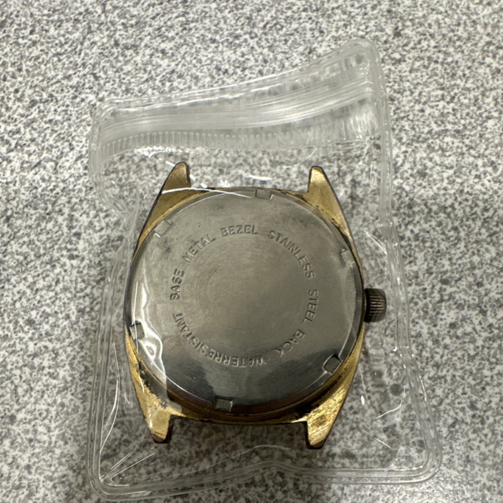 Gold Tone Metal Wristwatch Non-Numeric Dial Vintage Style Stainless Back