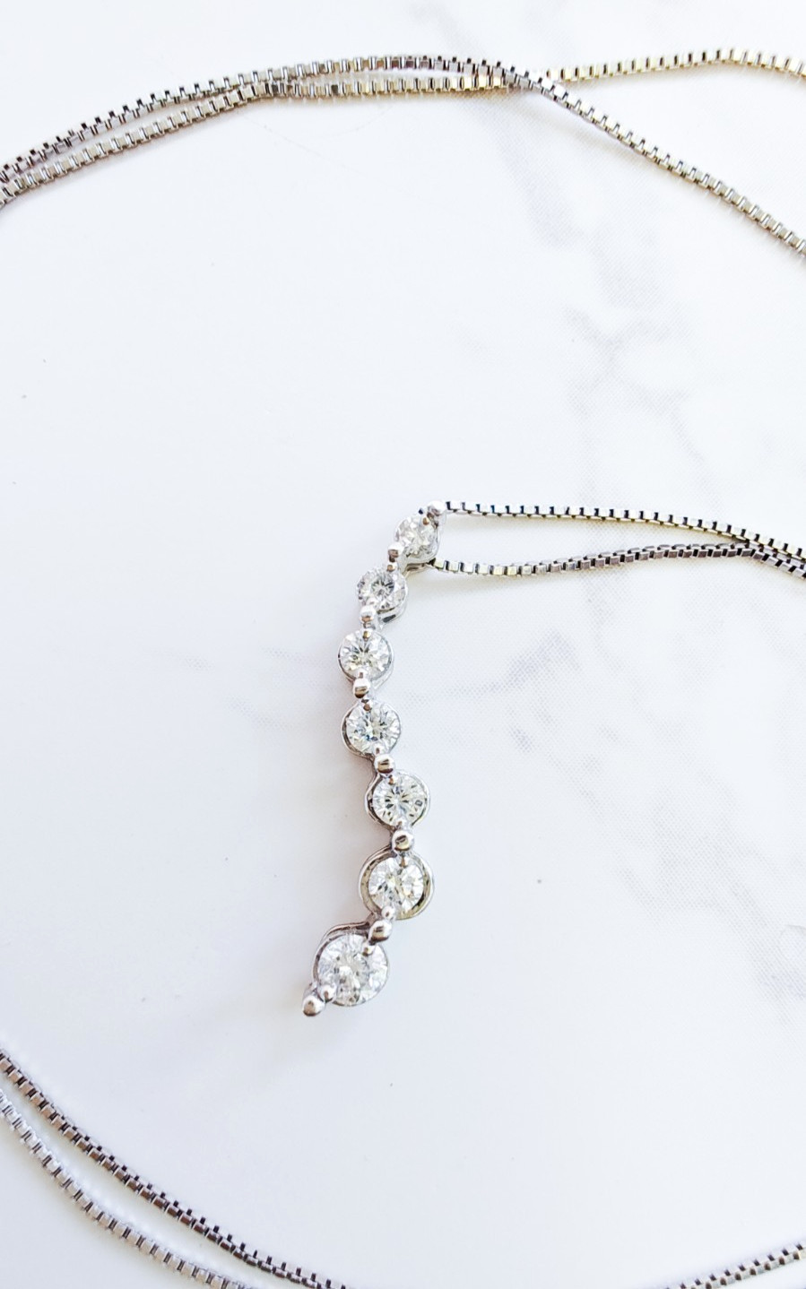 14K White Gold .25 Ct Diamond Drop Pendant Necklace 7‑Stone Bezel 18″ Chain