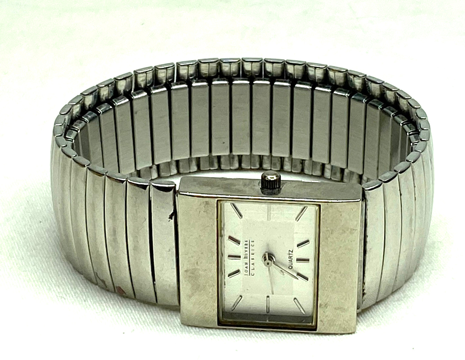 Joan Rivers Classics Silver tone Wristwatch Accordion Band V377 NEEDS BATTERY