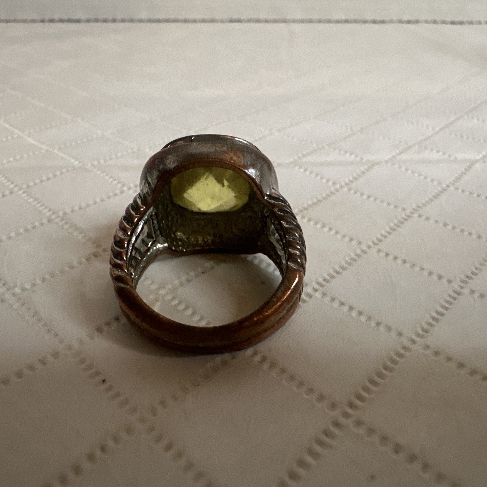 Vtg Chartreuse Fauceted Faux Citrine Rounded SQUARE Ring Sz 7.5” Brass Tone Read