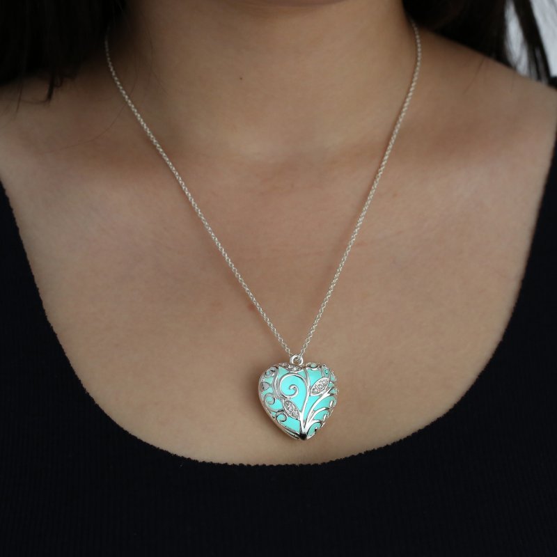 Glow In The Dark Heart Pendant Necklace Luminous Women Jewelry Accessory Gift