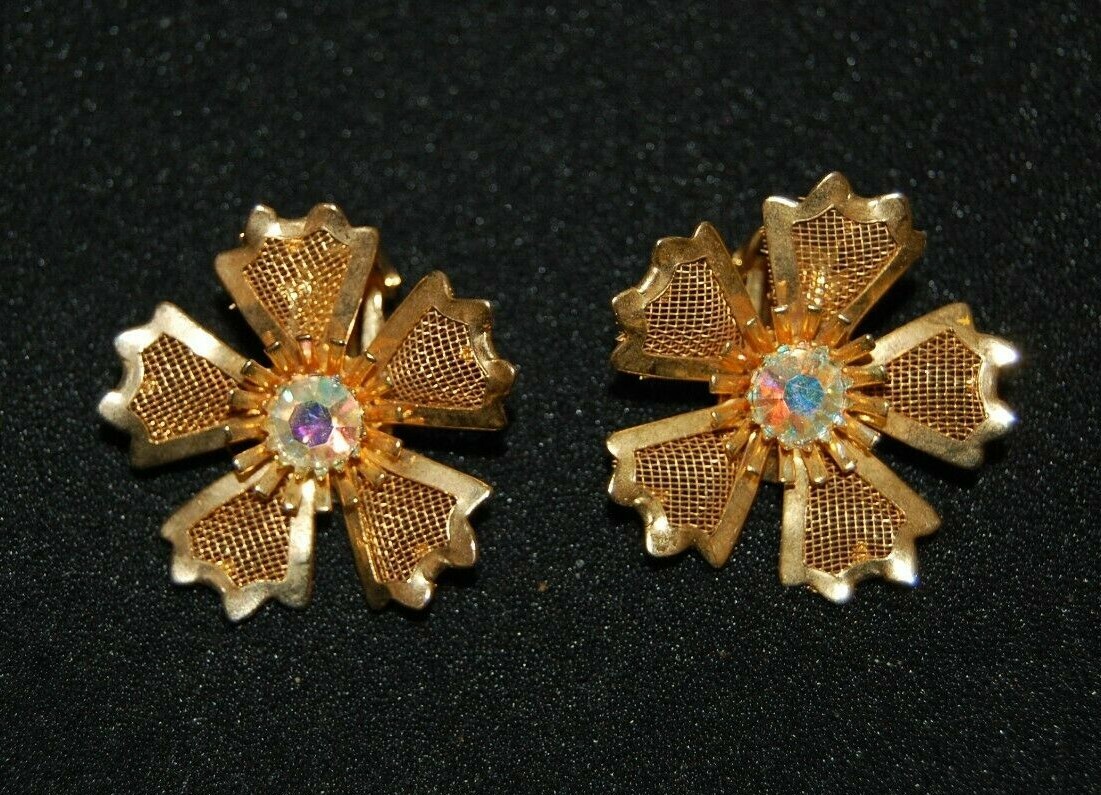 ELEGANT VTG COUTURE GOLDEN MESH FLOWER RAINBOW RHINESTONE STATEMENT CLIP EARRING