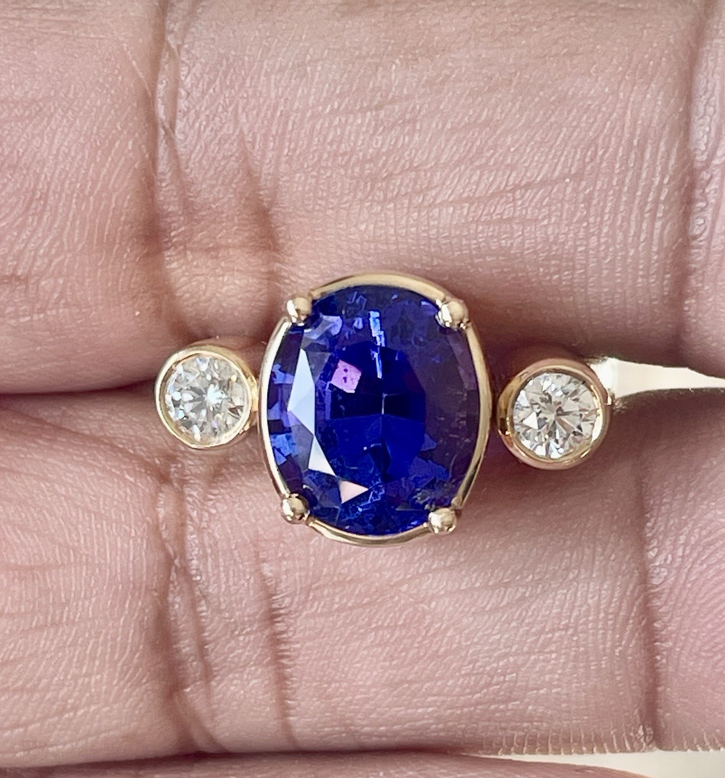 Gorgeous One Of A Kind 14k 5.5CTW Tanzanite and 0.50CTW Diamond Ring. S6 (X332)