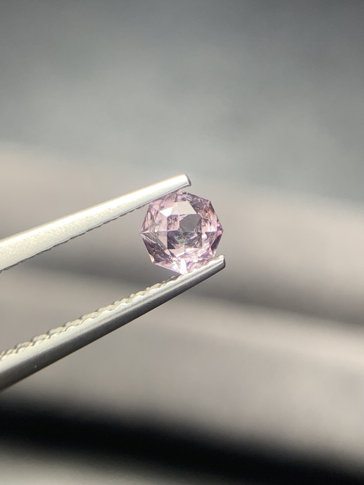 0.18/Ct,Natural Lavender Tajik Pink Spinel ,Round shape,H-saturation,E-Clean,