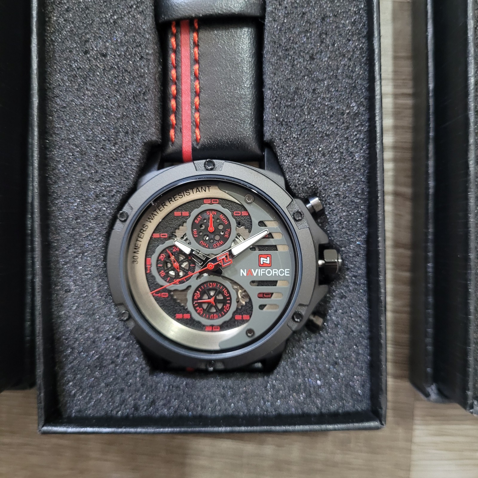 Naviforce Stylish Chronograph Watch in Leather for Men