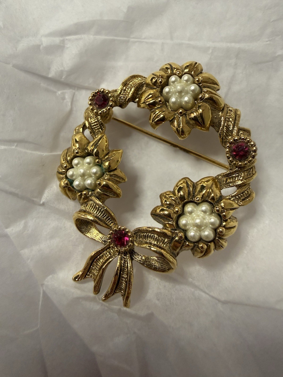Avon 1994 Wreath Brooch Pin