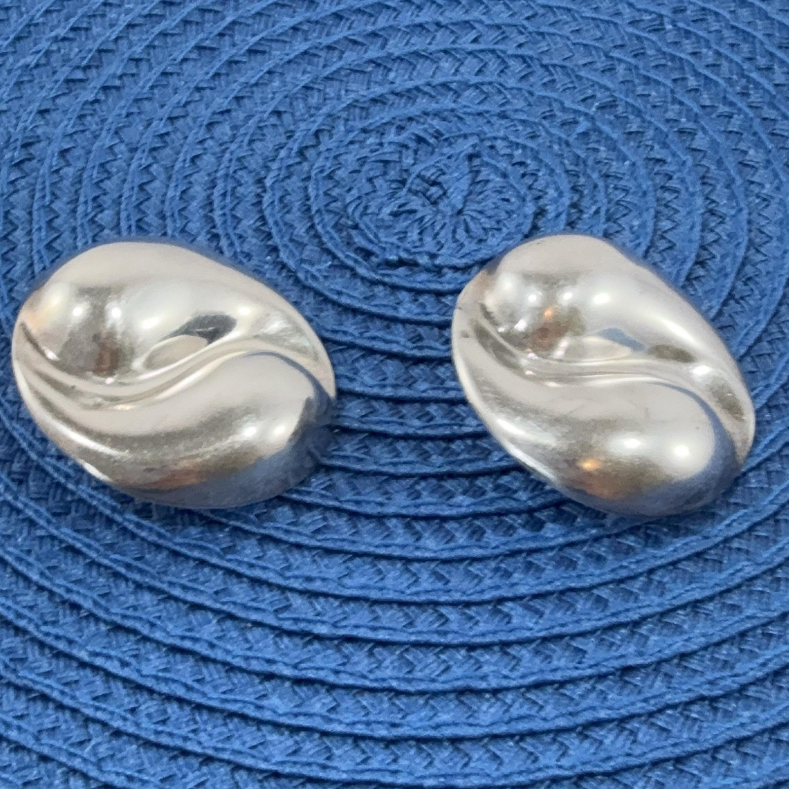 Sterling Silver 925 Mexico Swirl Yin Yang 24G Stud Earrings Round Modern Post