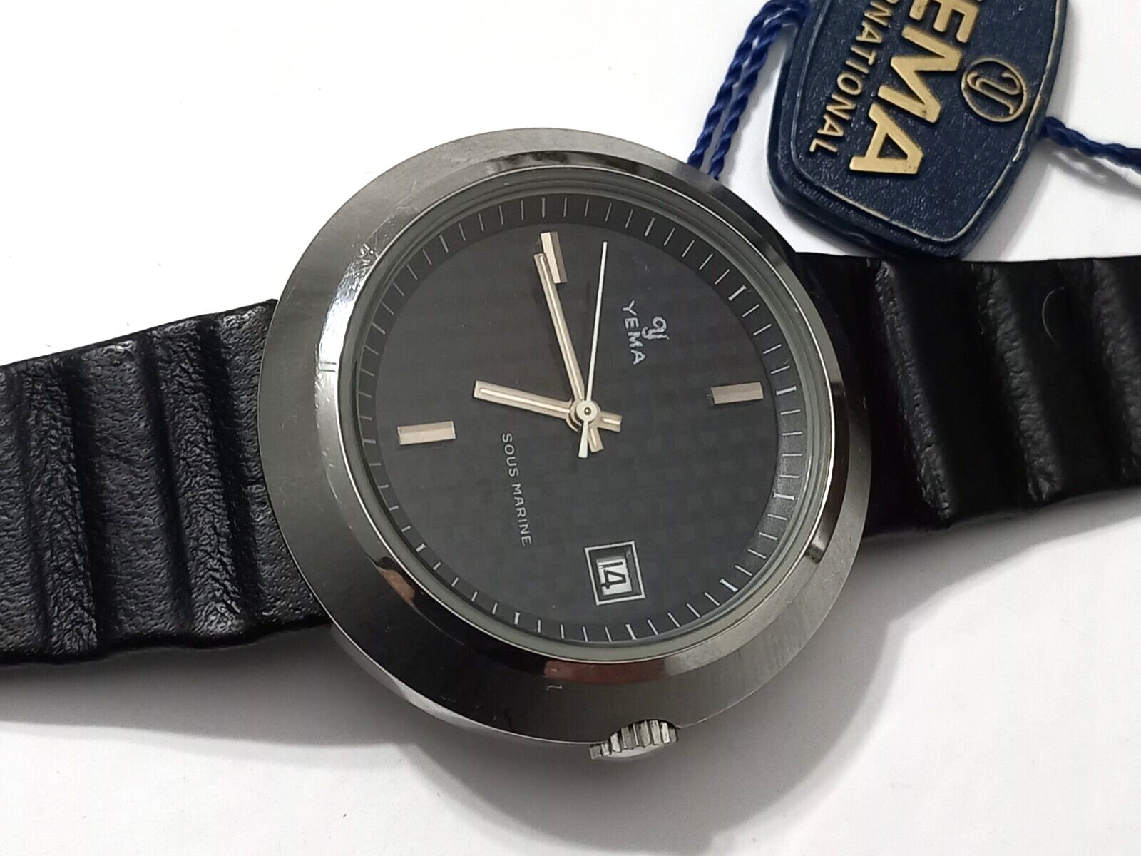 NOS 40MM 1970’S STEEL YEMA SOUS MARINE ” UFO ” AUTOMATIC DATE -RARE BLACK DIAL