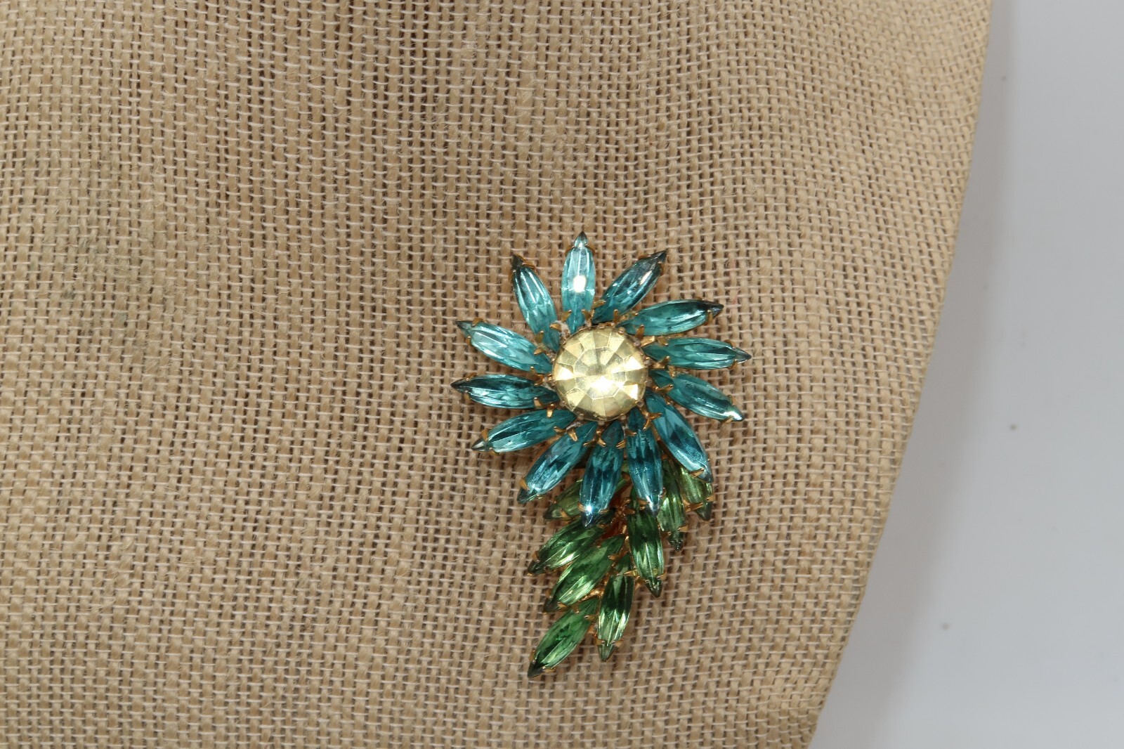 Vtg Blue Green Gold Tone Flower Rhinestone Brooch Prong Setting Fashion Jewelry
