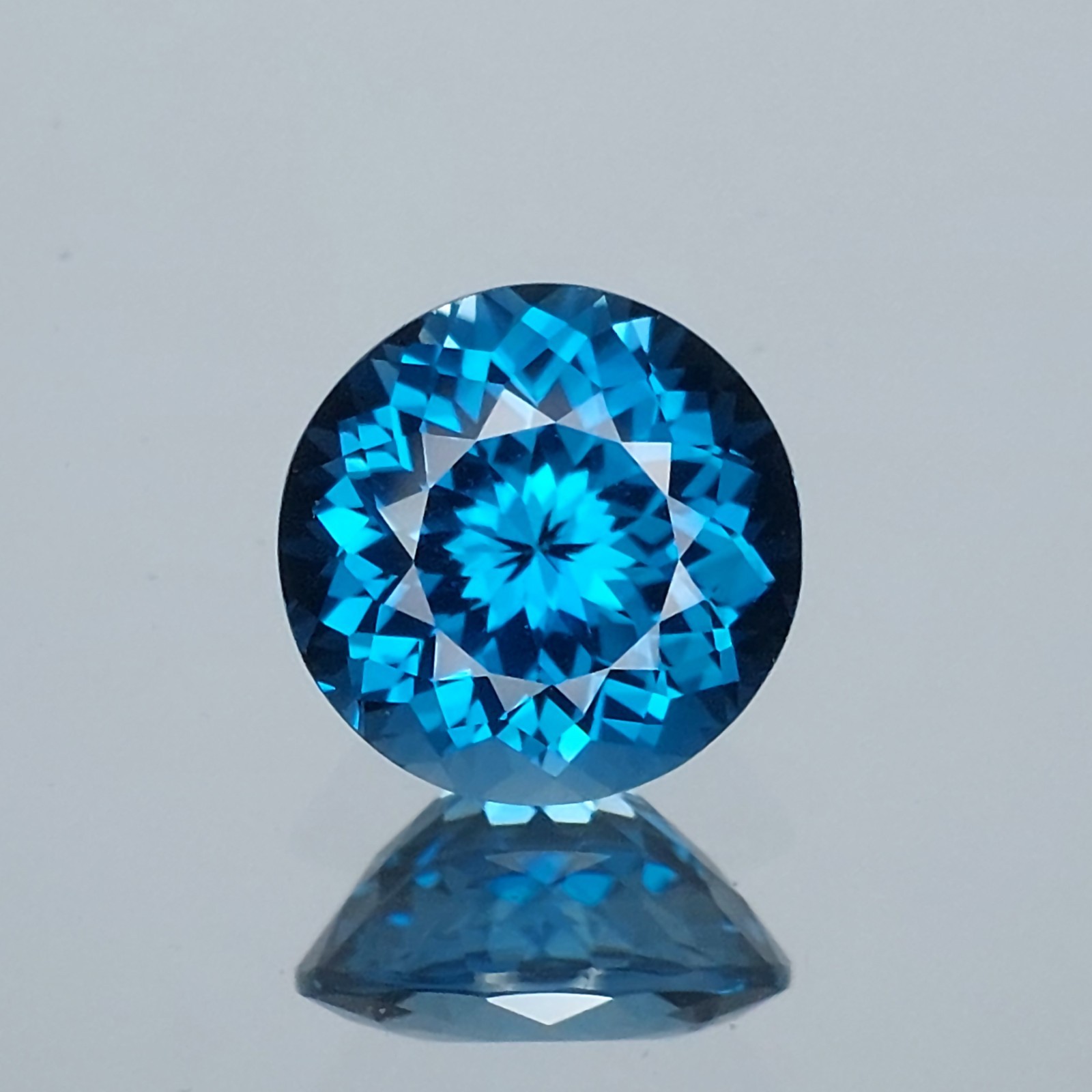 4.76Cts AWESOME ROUND SHAPE NATURAL LONDON BLUE TOPAZ LOOSE GEMSTONE