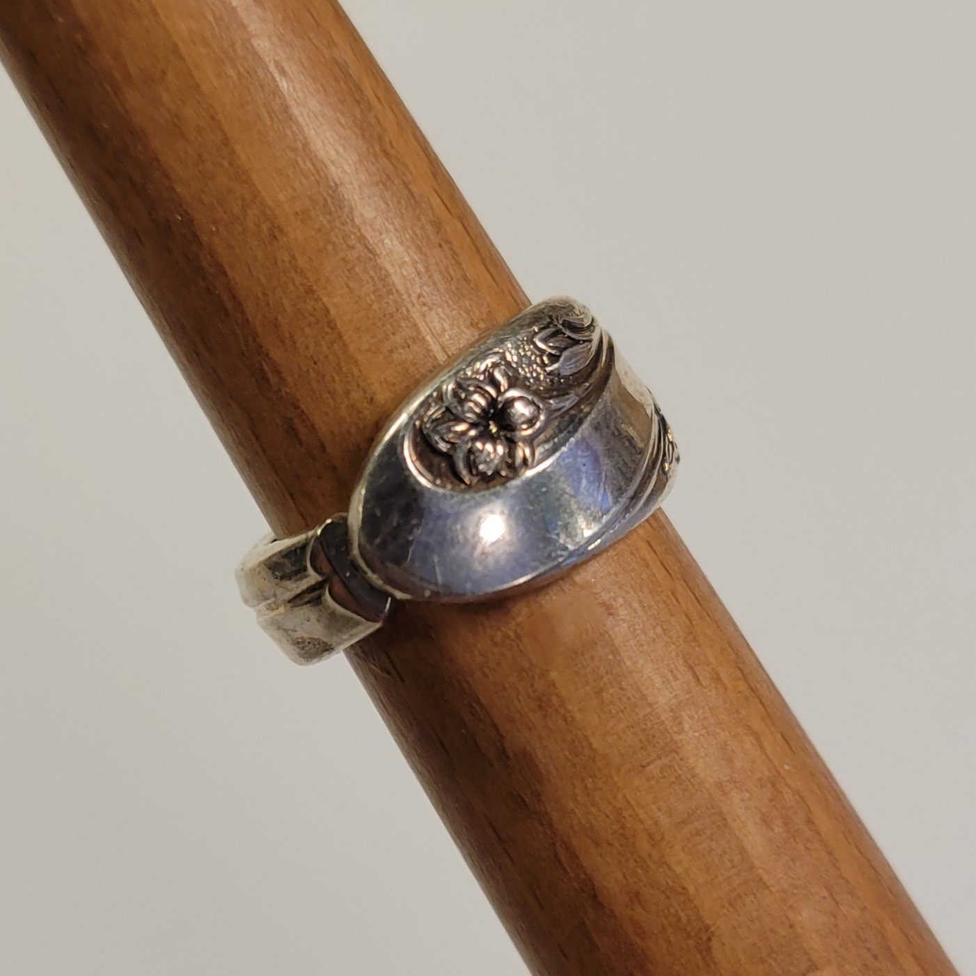 Vintage International Silver Deep Silver Spoon Ring Floral Flower Pattern Size 6