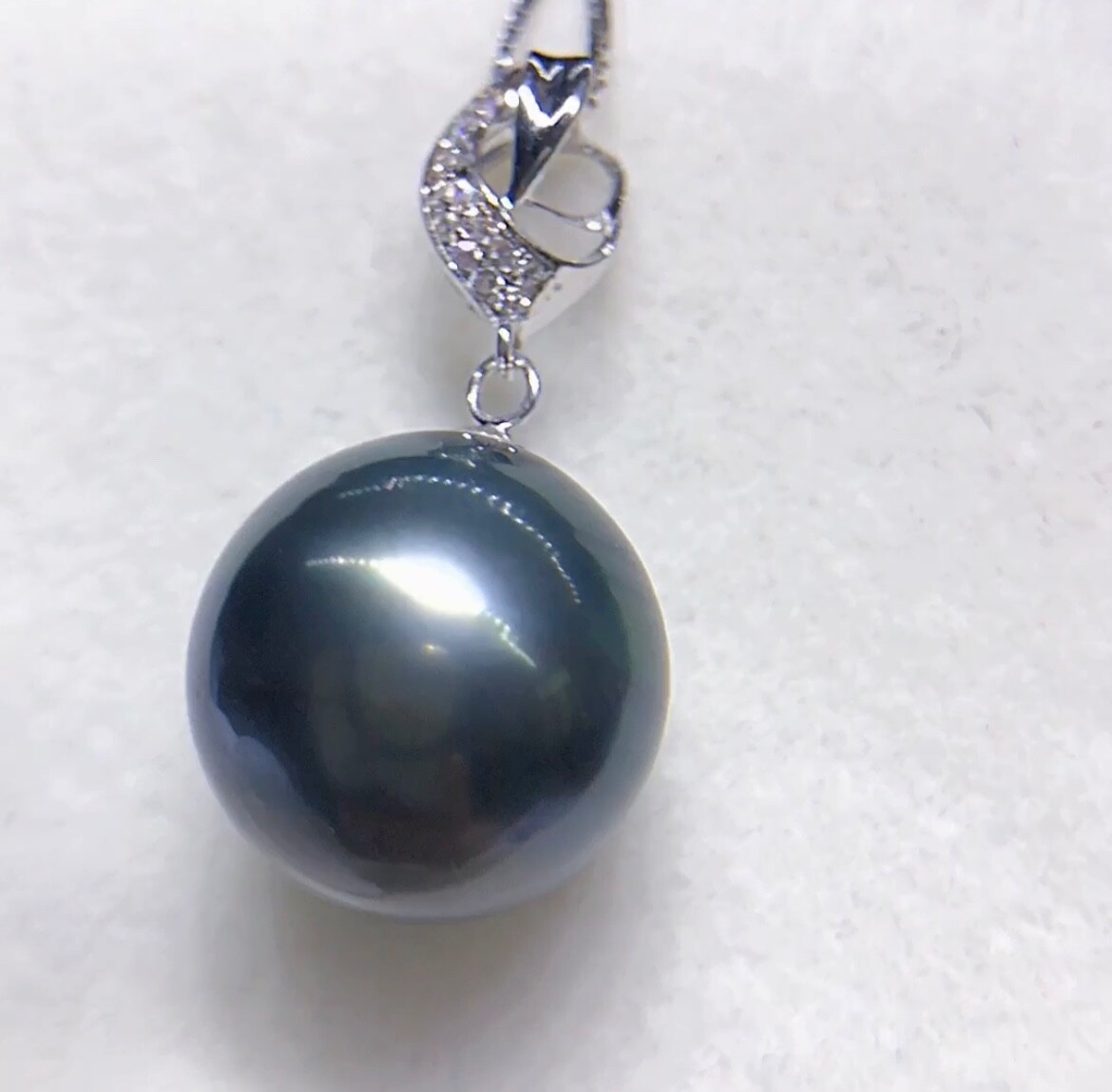 13.7mm Big Tahitian Green Pearl Pendant Intense Black Green Color 18k White Gold