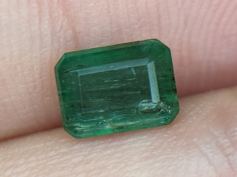 1.39 Carats Stunning Natural Emerald Loose Faceted Gemstone