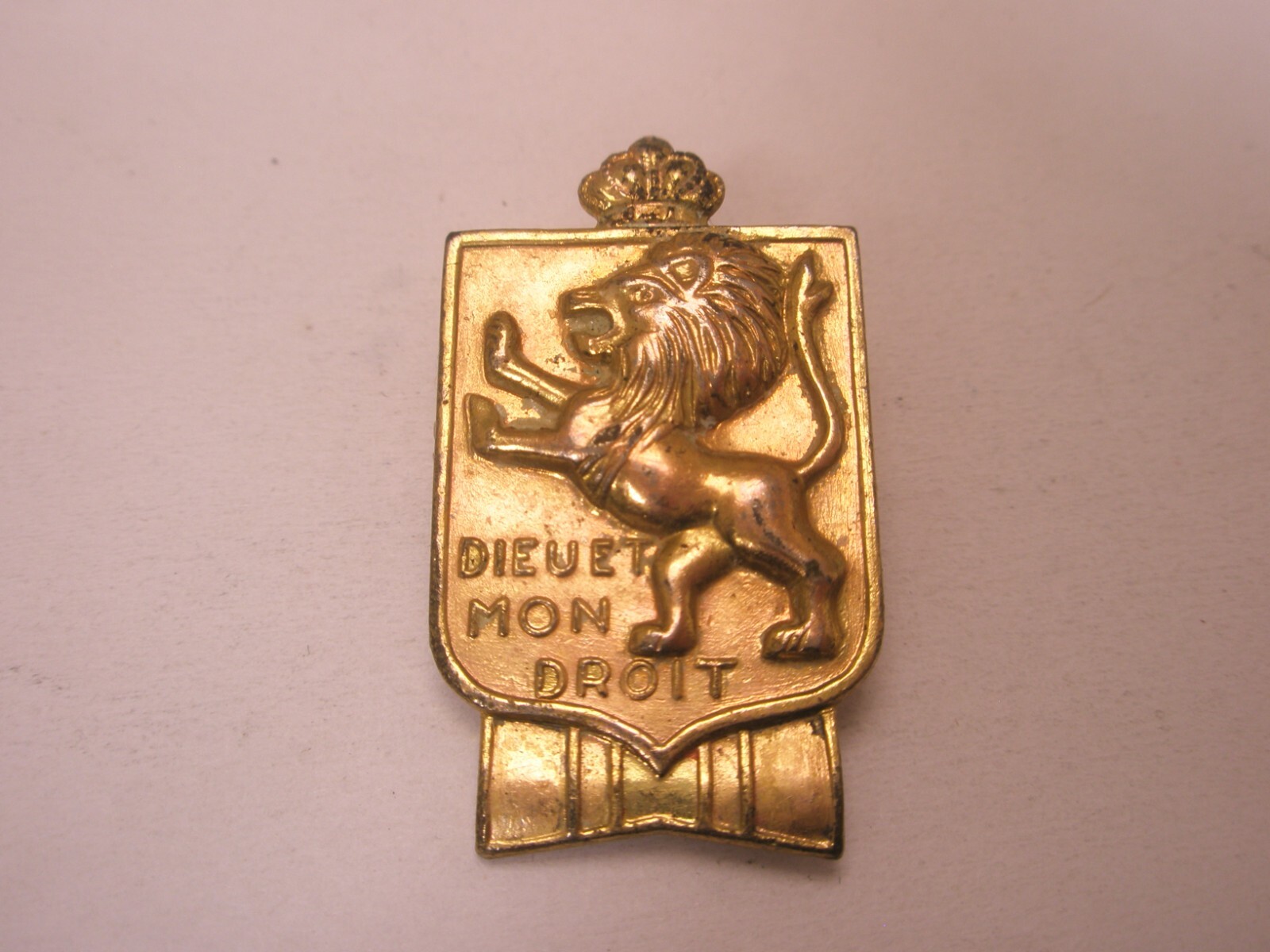 Dieu et mon droit Royal United Kingdom Motto Vintage Tie Tack Lapel Pin n107