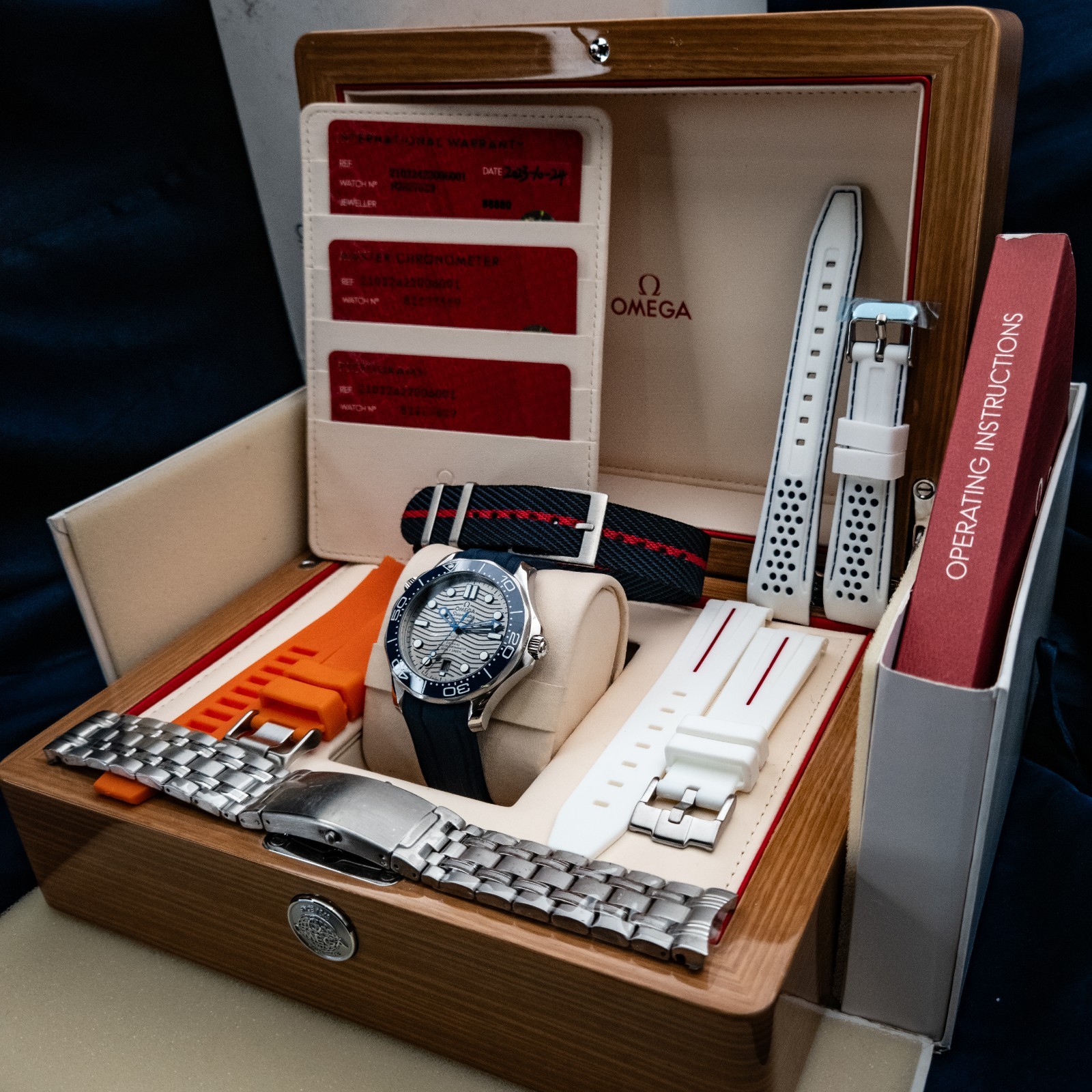 2024 OMEGA Seamaster Diver 300M Gray Wave 6xStraps 210.30.42.20.06.001 Full Set