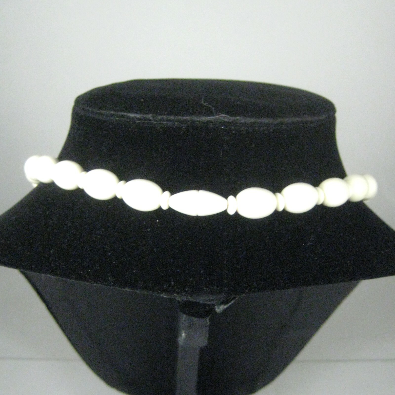 Necklace Women 31 Inch VTG 60s 50s Strand String Beaded Statement White Plastic