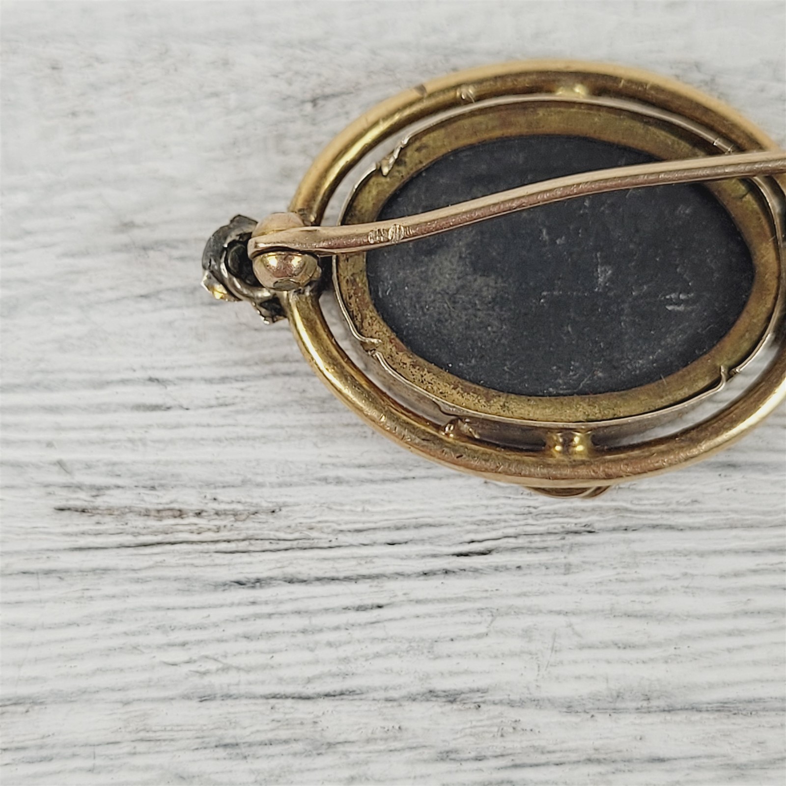 Victorian Pietra Dura Inaly Stone 14K Yellow Gold Brooch Pin Pretty Luxury