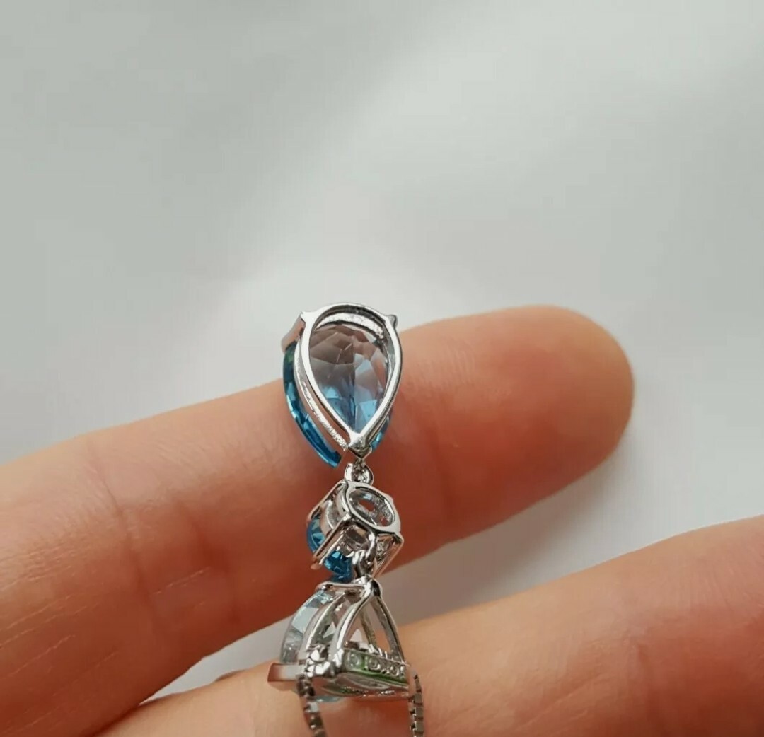 FINE WOMENS BLUE TOPAZ 1OK WHITE GOLD 3 STONE PENDANT W/14K GOLD CHAIN. NECKLACE