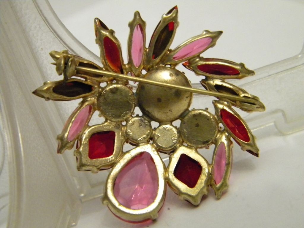 Beautiful Czech Jewelry Brooch Czechoslovakia Vintage Jablonex 198