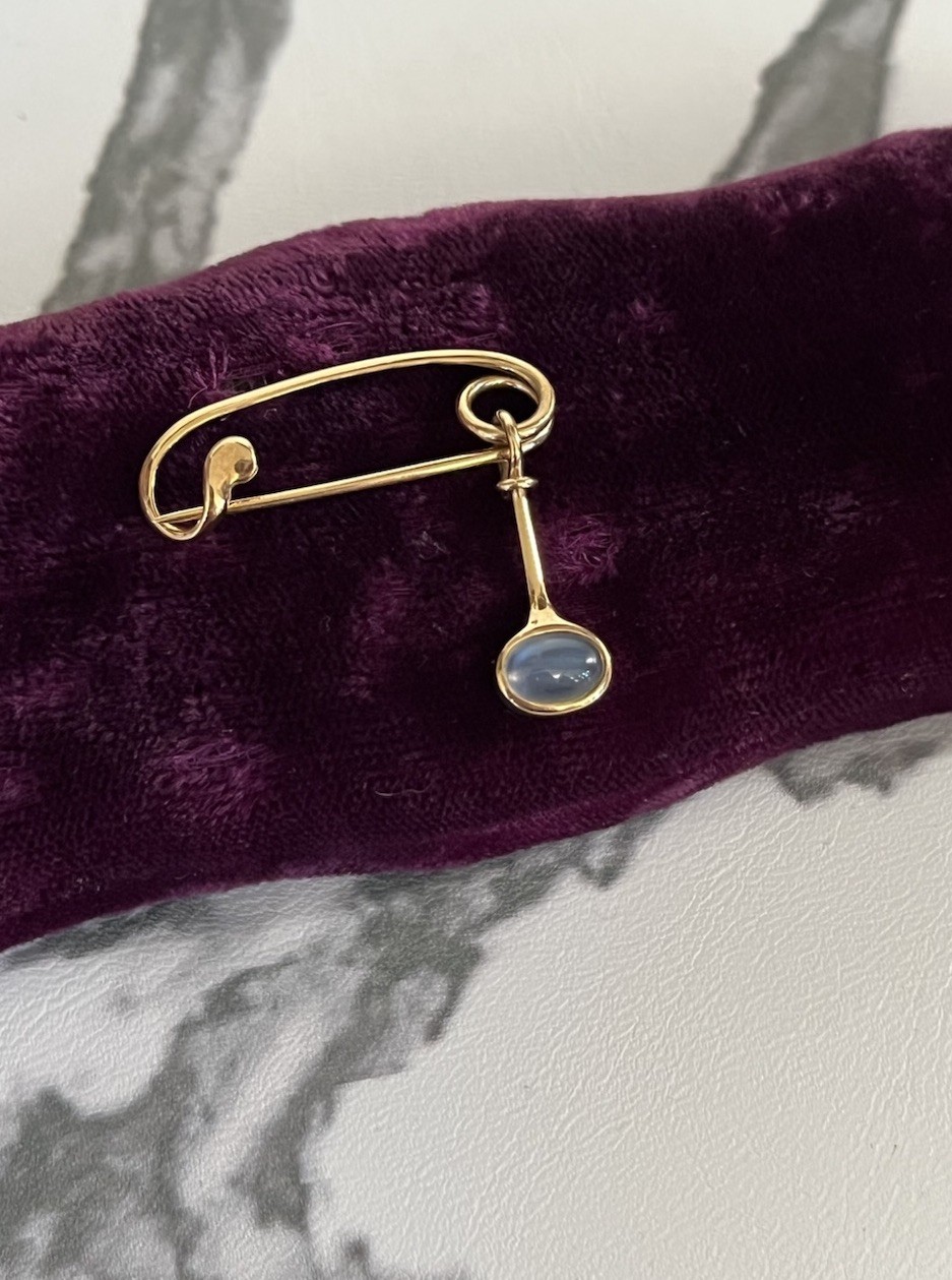 18k Marked 750 Torun Designer Pin Moonstone