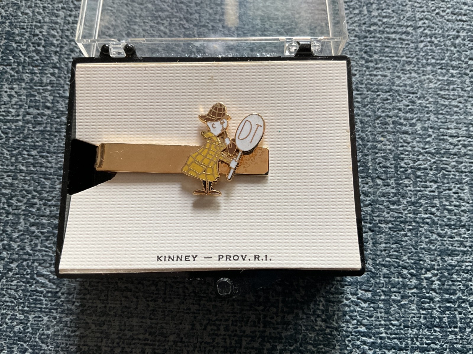 vintage Kinney Mercury tie clip with an Sherlock detective and magnifying glass