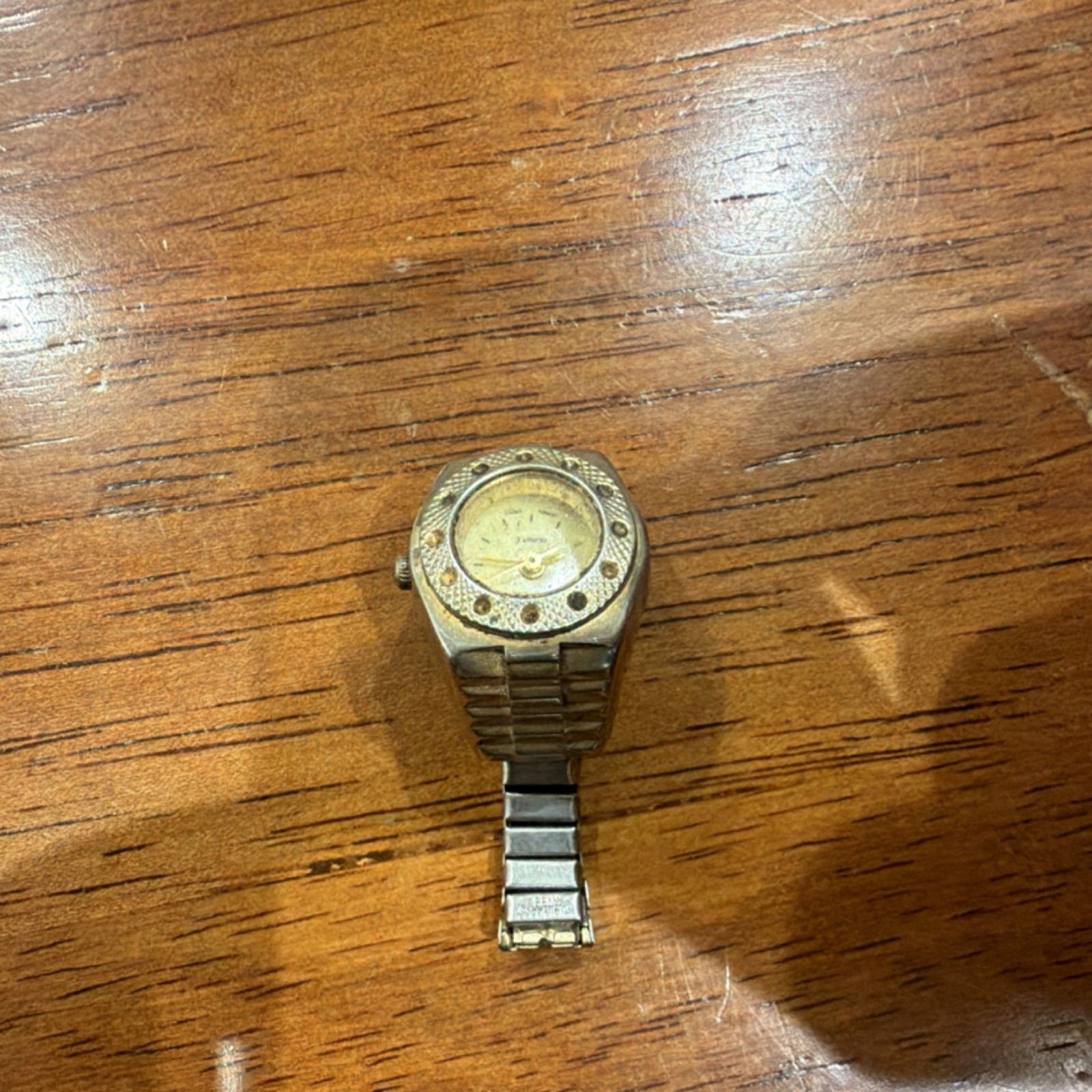 Suizo Gold Stainless Steel Quartz Wristwatch Non-Numeric Hour Marks