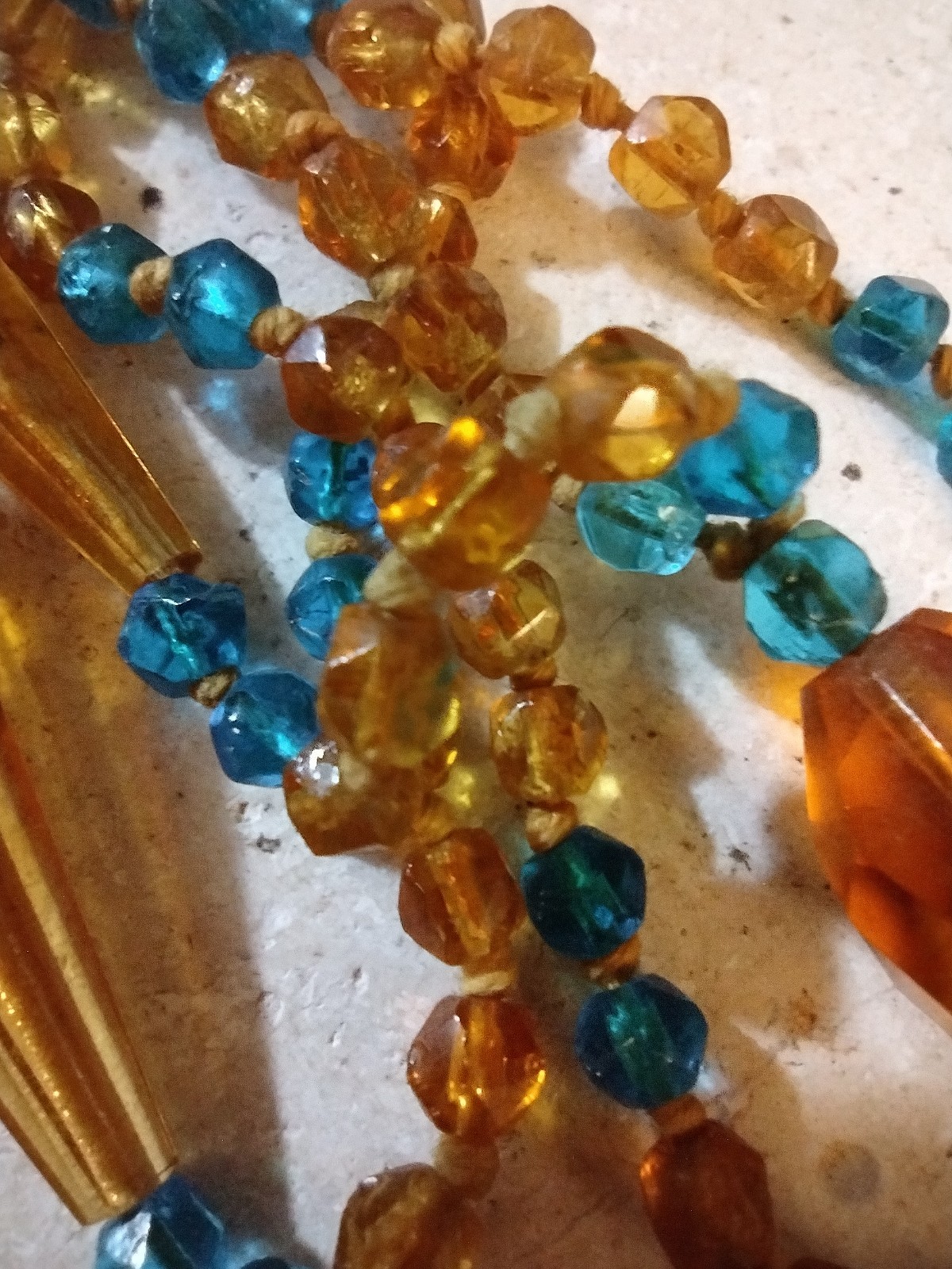 Authentic 1920s Art Deco Hand-Knotted Molded Glass Sautoir Flapper Necklace