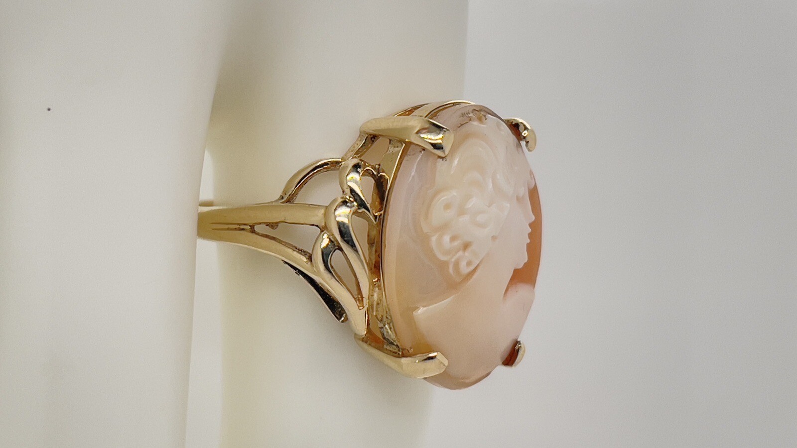 Vintage 14k Yellow Gold 19.9 x 15.1mm Oval Cameo Ring Size 9 3/8 – 5.3 Grams