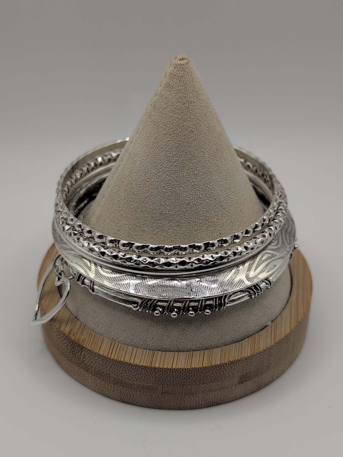 Signed C1046 5 Silver Tone Bangle Bracelet Set With Charms 8.5″