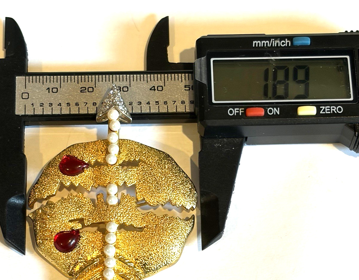SALVIDOR DALI JOIES FG-SD BLEEDING WORLD 2002 VTG Brooch-Official Museum Edition