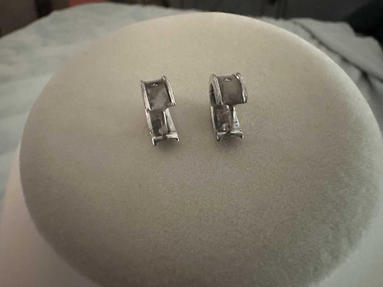 Huggie Latch-back 925 Sterling Silver Earrings With Clear Stone. Jewelry