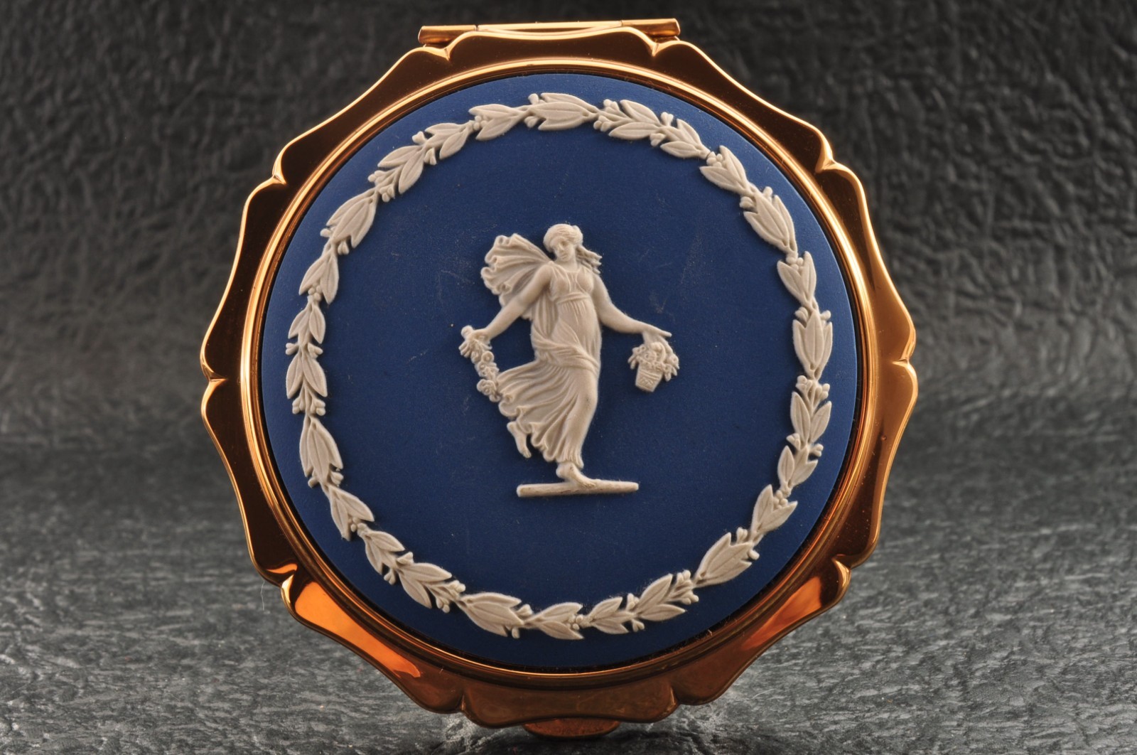 Near mint, England brand “Wedgwood” powder compact and LIP VIEW blue and blue.