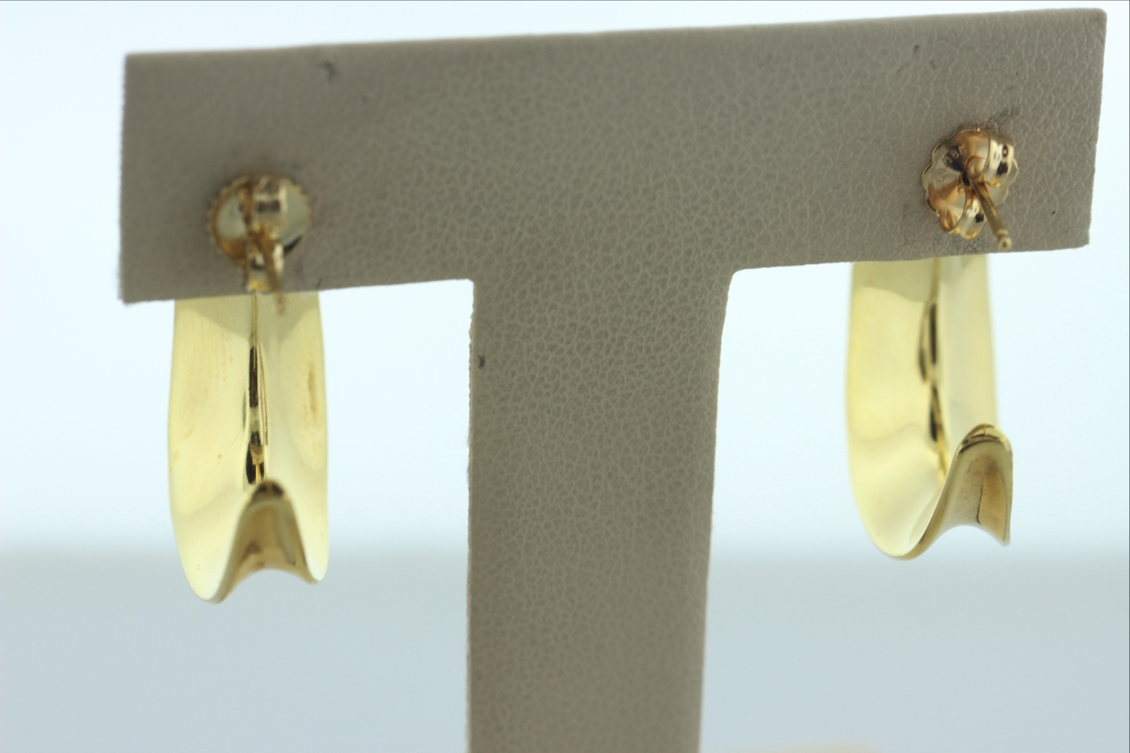 Robert Lee Morris 18K RLM 750 Studio Yellow Gold V Groove Hoop Earrings