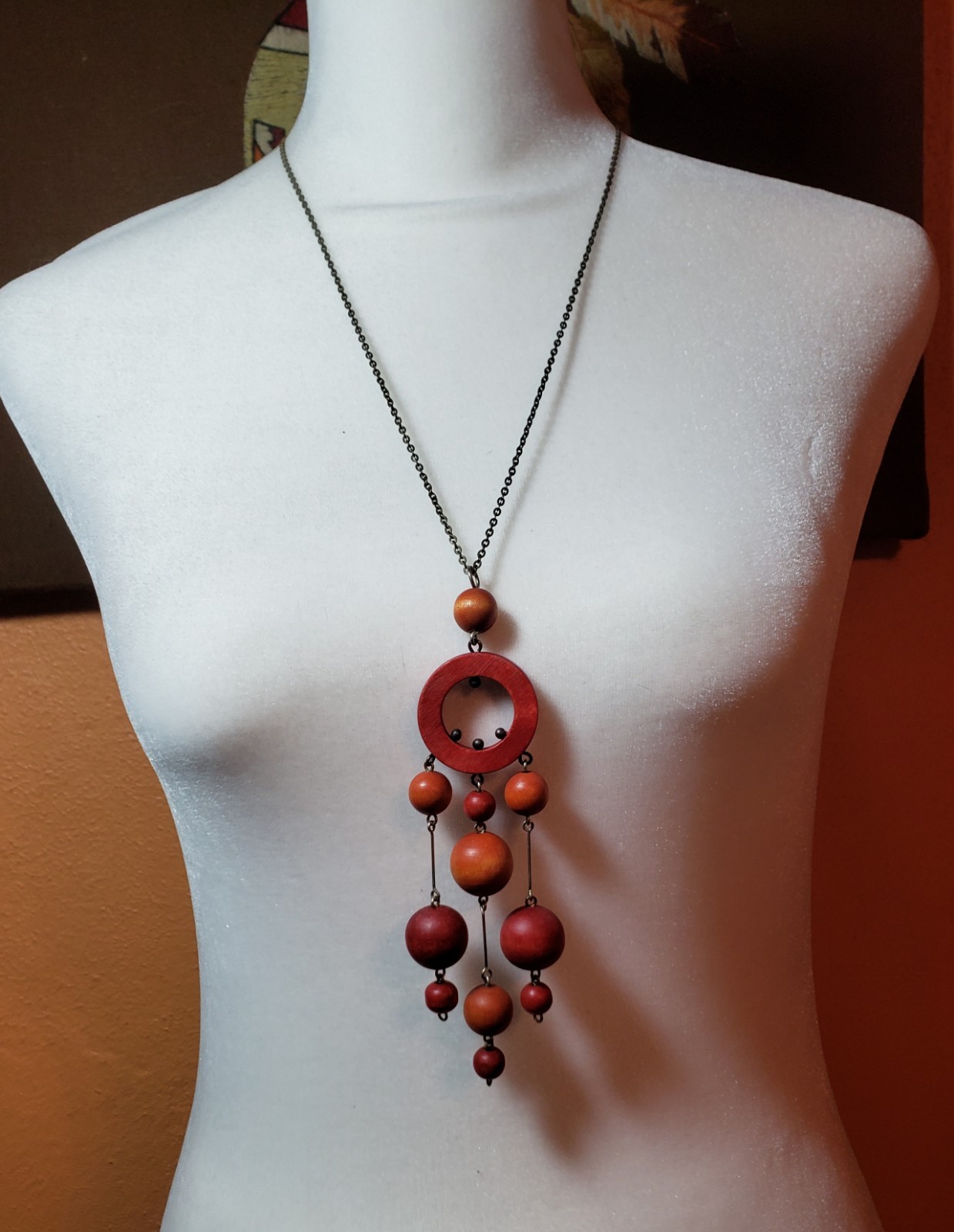1960s AARIKKA Orange Wooden 5 1/2 Inch Dangle Pendent NECKLACE Finland