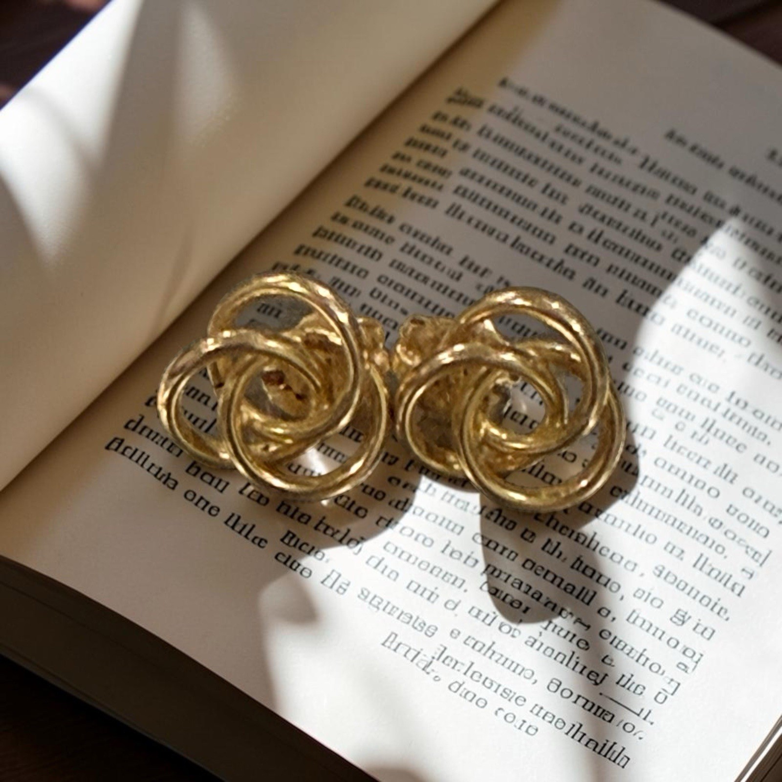 14K Yellow Gold Love Knot Stud Earrings Solid Gold Interlocking Knot 0.68g