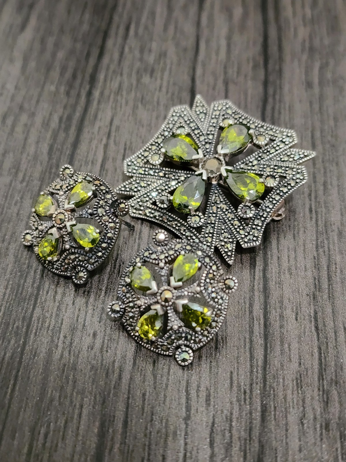 Vintage Sterling Silver Jewelry Set Brooch Pin Earrings Green Peridot Marcasite
