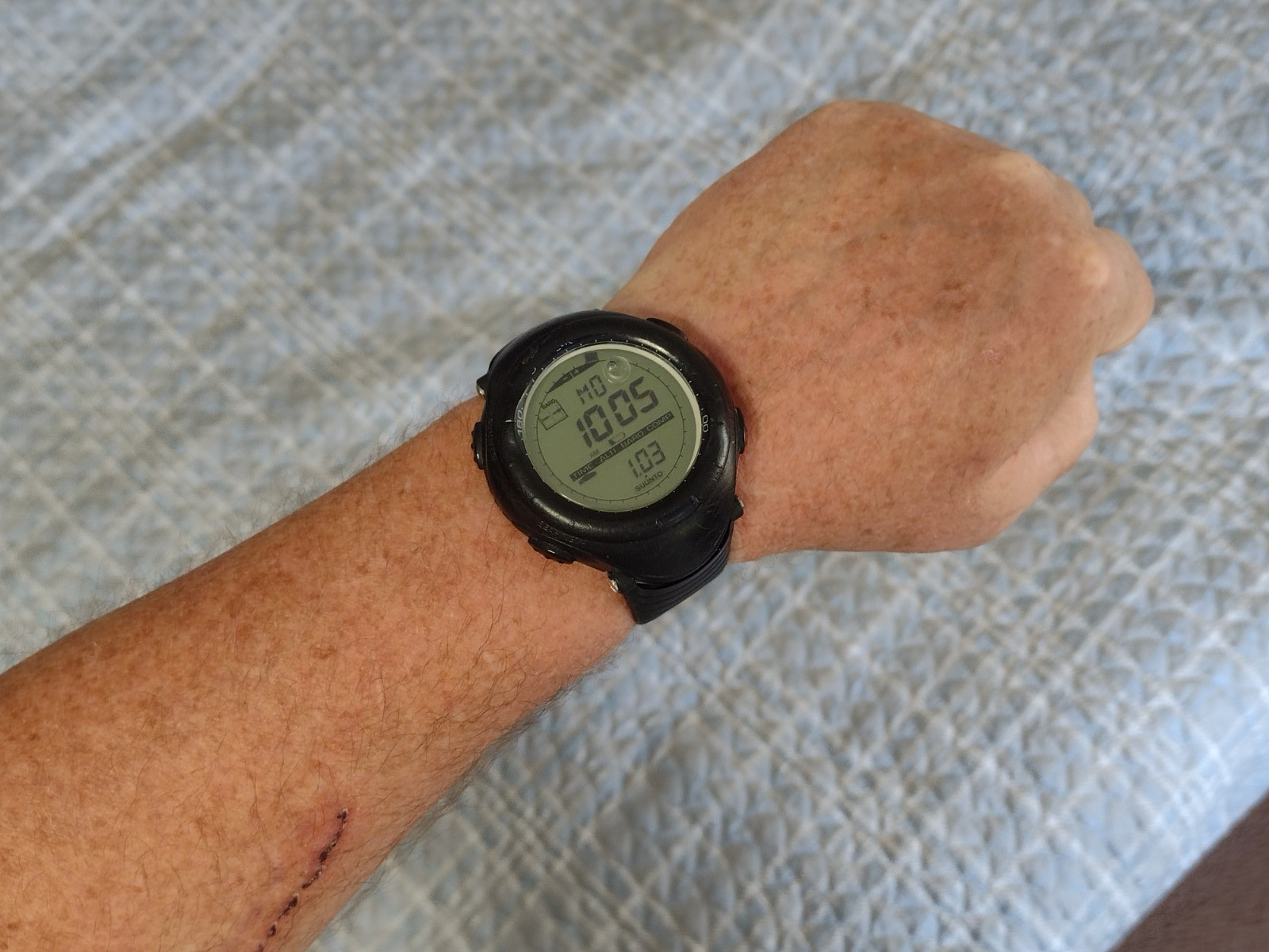 Men’s SUUNTO Digital Outdoor Sport Watch w/ New Battery – Works Great! 2430f