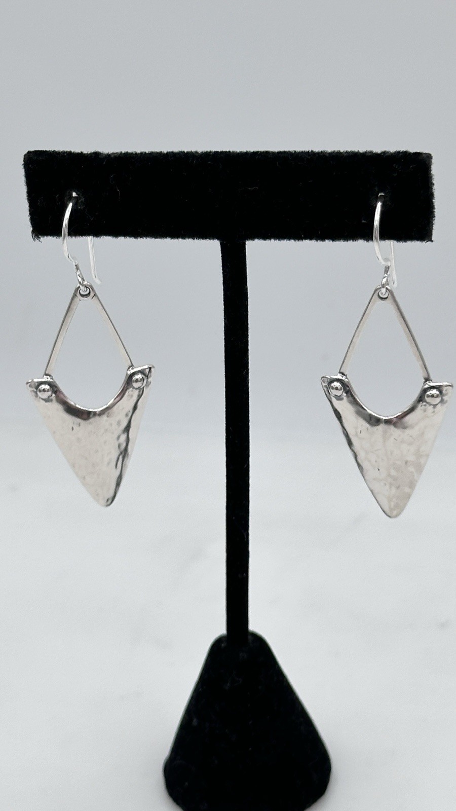 Silpada 925 Sterling Silver Hammered Arrowhead Shield Drop Earrings Thailan