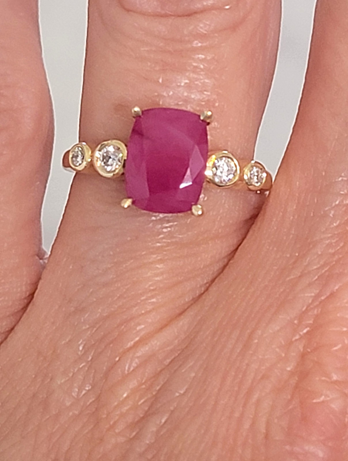 10K Yellow Gold 2.25 ctw Natural (heated only) Ruby 0.17 Diamond Ring Size 6 NEW