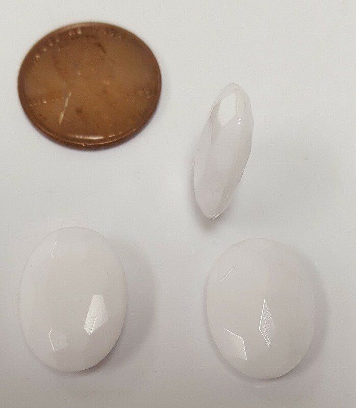 12 VINTAGE WHITE ACRYLIC 18x13mm. OVAL FACETED RHINESTONE GEM JEWELS N291