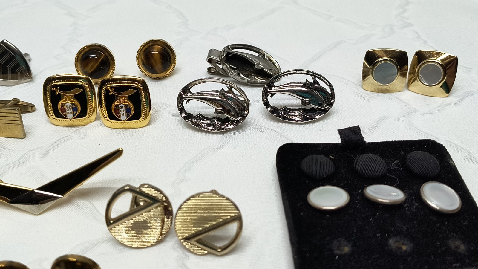 Vintage Tie Tacks Tie Bar Clips Cuff Links Lot Gold & Silver Tone 120 + Pieces